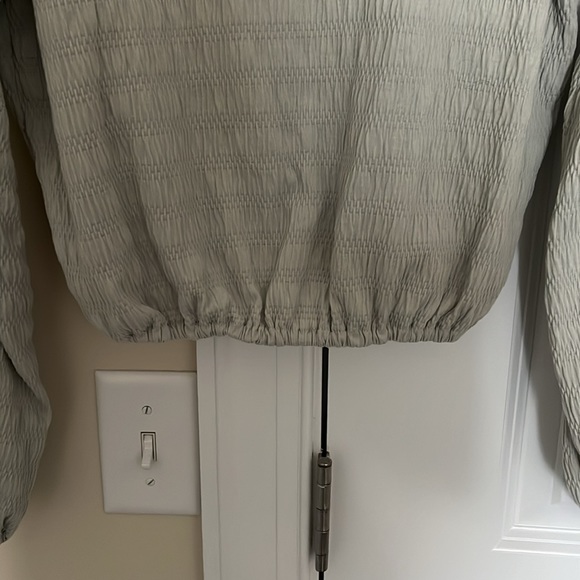 Cropped sage green top - Picture 2 of 3